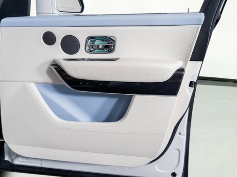 Used 2023 Rolls-Royce Cullinan Black Badge image 38