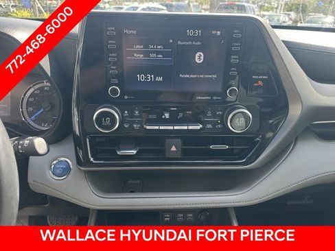 Used 2022 Toyota Highlander LE AWD/4WD image 25