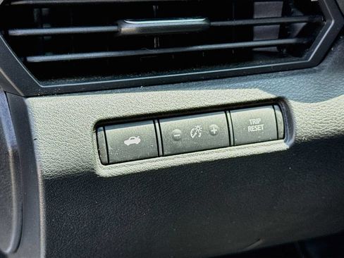 Used 2024 Nissan Altima 2.5 SV FWD image 11