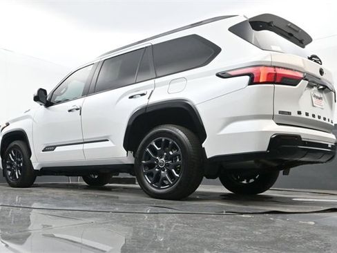 Used 2024 Toyota Sequoia Platinum image 27