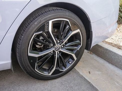 Used 2025 Nissan Altima 2.5 SR FWD image 9