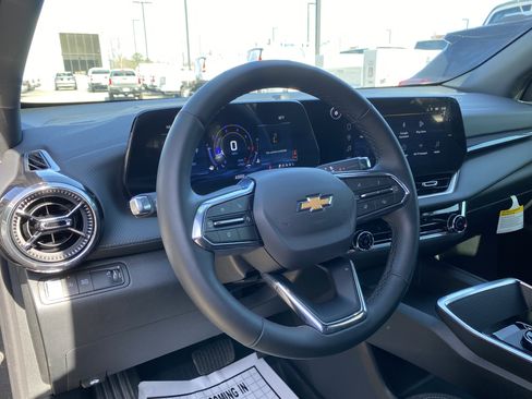 Used 2026 Chevrolet Equinox LT image 15