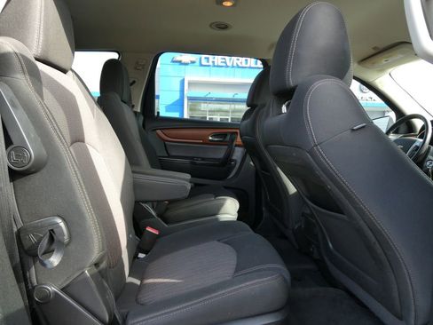 Used 2017 Chevrolet Traverse LT w/ Style and Technology Package FWD image 15