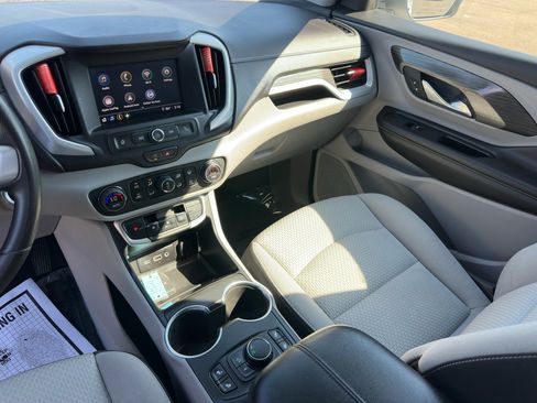 Used 2023 GMC Terrain SLE w/ Driver Convenience Package image 21