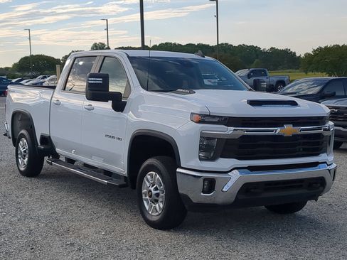 Used 2025 Chevrolet Silverado 2500 LT w/ Convenience Package AWD/4WD image 2