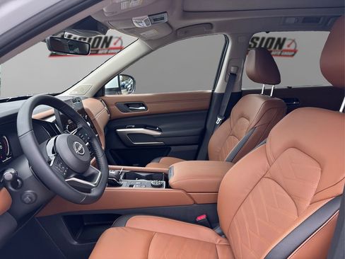 New 2025 Nissan Pathfinder Platinum w/ Cargo Package image 9