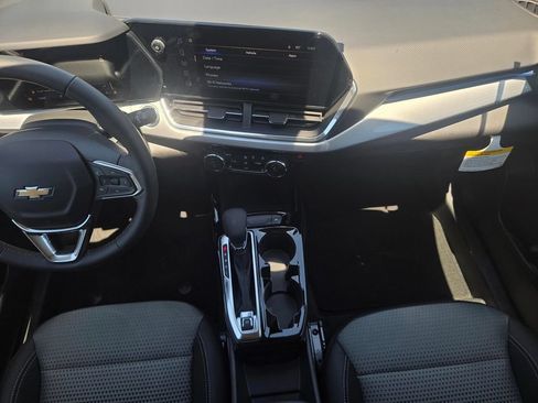 New 2026 Chevrolet Trax LT w/ LT Convenience Package FWD image 8