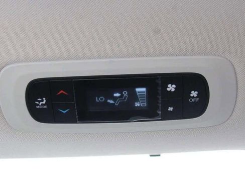 Used 2021 Chrysler Voyager Lxi image 28