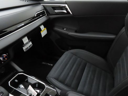 New 2026 Mitsubishi Outlander LE image 19