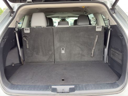 Used 2020 Toyota Highlander XLE FWD image 23