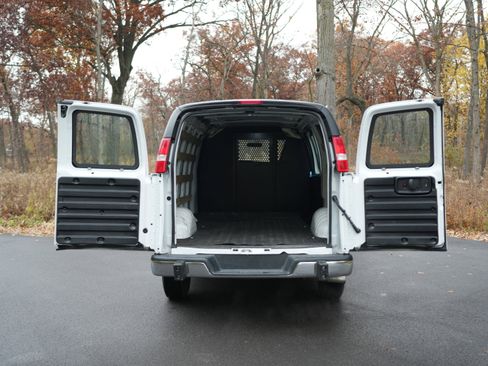 Used 2023 Chevrolet Express 2500 w/ Driver Convenience Package image 8