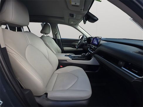 Certified 2024 Toyota Grand Highlander XLE image 15