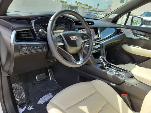 Used 2023 Cadillac XT6 Sport w/ Technology Package AWD/4WD image 9