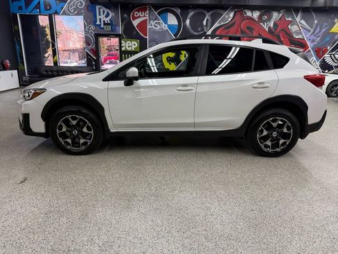 Used 2018 Subaru Crosstrek 2.0i Premium w/ Eyesight System image 2