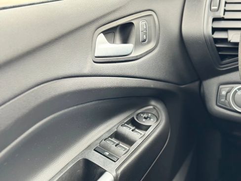 Used 2019 Ford Escape SE image 20