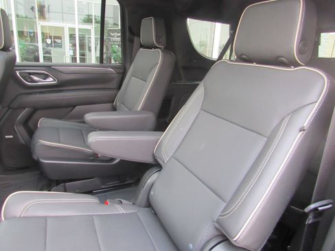 Used 2024 GMC Yukon XL SLT w/ SLT Luxury Package AWD/4WD image 20