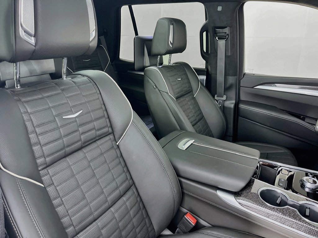 Used 2026 Cadillac Escalade V w/ LPO, ONYX Package AWD/4WD image 39