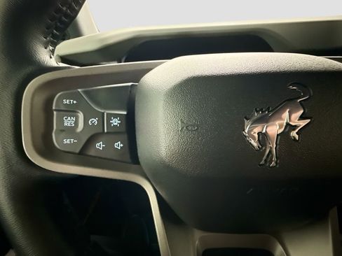 Used 2023 Ford Bronco Badlands image 11