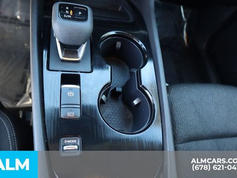 Used 2024 Nissan Rogue SV image 32