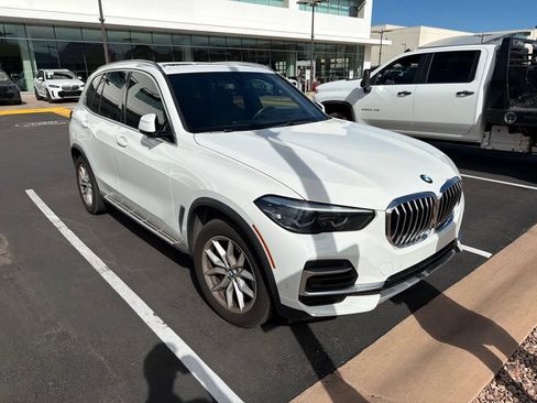 Certified 2022 BMW X5 sDrive40i w/ Premium Package RWD image 3
