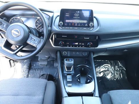 Used 2022 Nissan Rogue SV FWD image 25