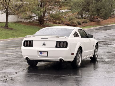 Used 2006 Ford Mustang GT RWD image 4
