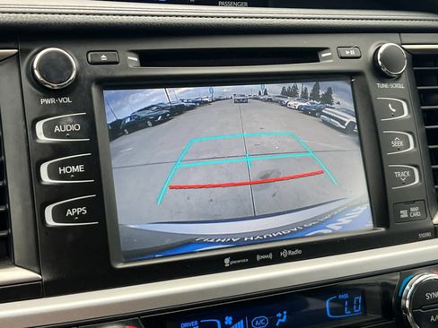 Used 2019 Toyota Highlander XLE image 20