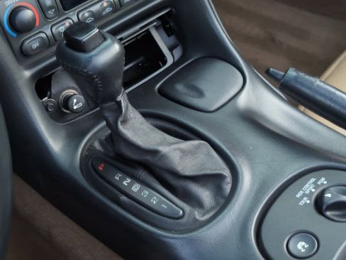 Used 1999 Chevrolet Corvette Convertible w/ Memory Pkg image 21