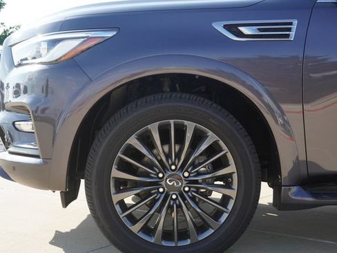 Used 2024 INFINITI QX80 Sensory AWD/4WD image 5