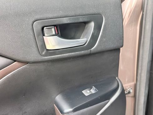 Used 2018 Toyota Highlander XLE FWD image 16