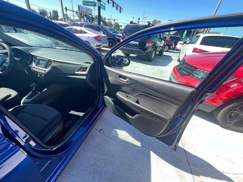 Used 2021 Hyundai Accent SE FWD image 11