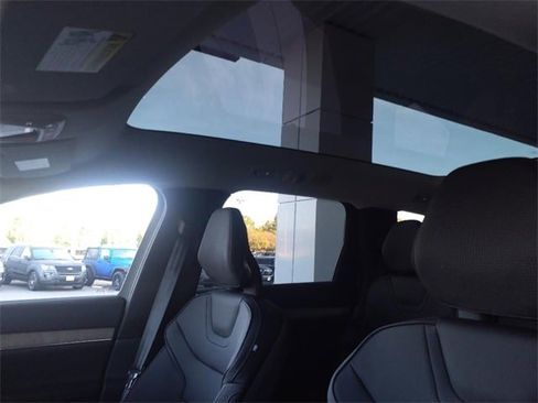 New 2025 Volvo EX90 Ultra image 17