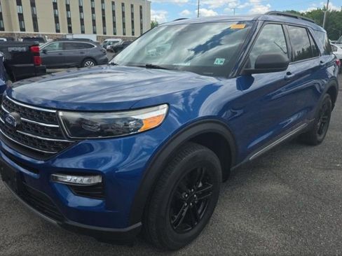 Used 2022 Ford Explorer XLT w/ Equipment Group 202A AWD/4WD image 2