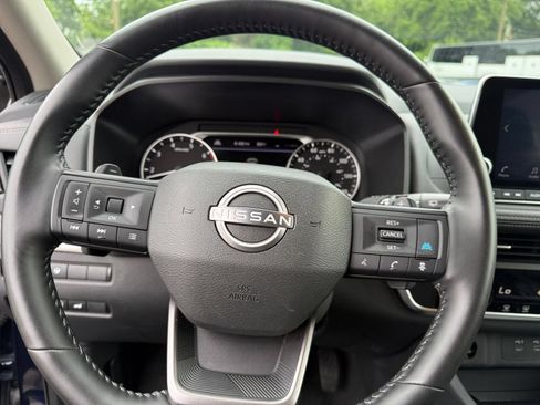 Used 2025 Nissan Rogue SV FWD image 30