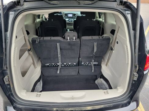 Used 2023 Chrysler Voyager LX FWD image 10