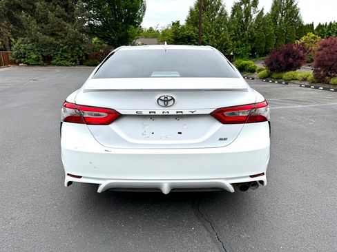 Used 2019 Toyota Camry SE FWD image 5