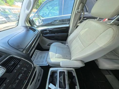 Used 2012 Chrysler Town & Country Touring-L w/ Entertainment Group #2 FWD image 26