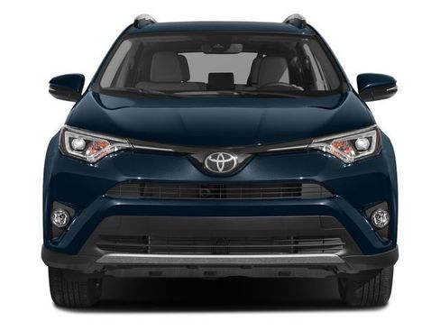 Used 2018 Toyota RAV4 SE FWD image 5