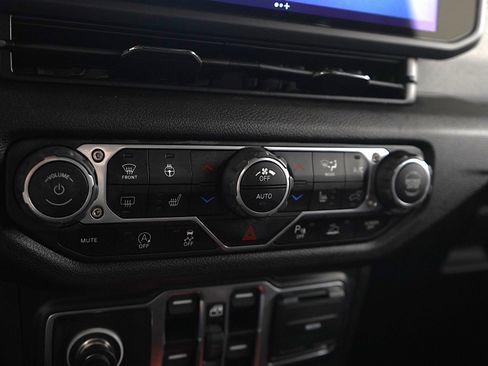 Used 2024 Jeep Wrangler Willys image 22