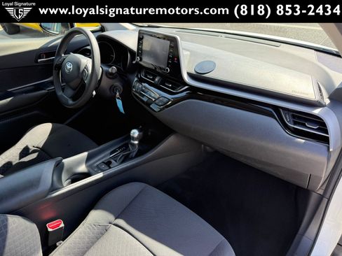 Used 2020 Toyota C-HR LE FWD image 28