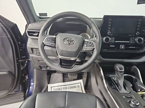 Used 2022 Toyota Highlander XSE AWD/4WD image 14