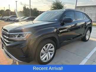 Used 2022 Volkswagen Atlas Cross Sport SE image 1