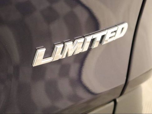 Used 2022 Toyota RAV4 Limited image 18