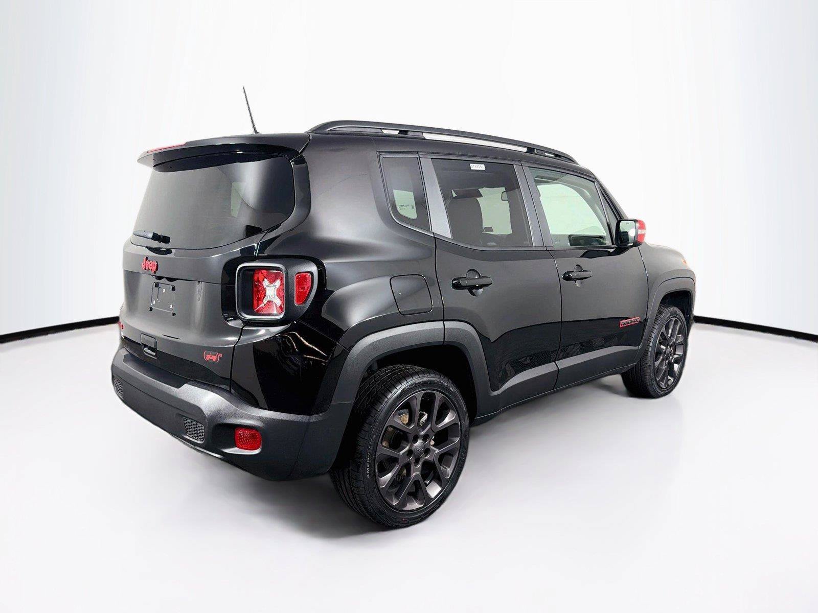 Used 2023 Jeep Renegade Latitude w/ Sun/Sound Group AWD/4WD image 11