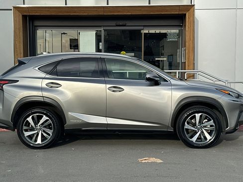 Used 2018 Lexus NX 300h AWD image 8