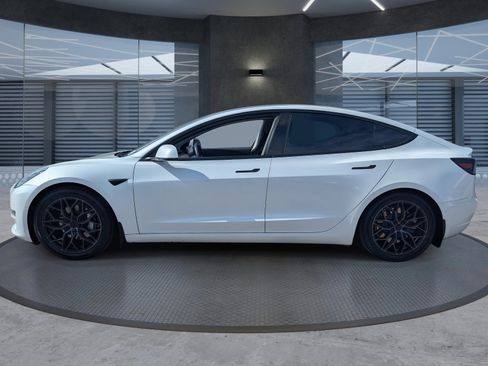 Used 2019 Tesla Model 3 Standard Range Plus image 3