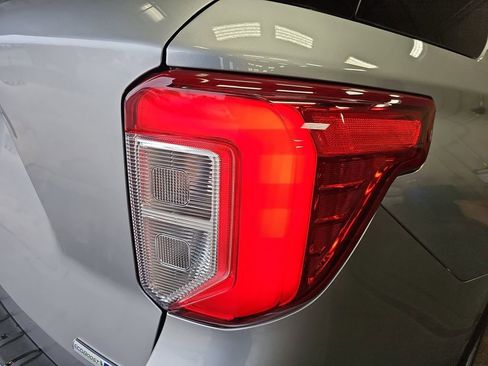 Used 2020 Ford Explorer Platinum w/ Premium Technology Package AWD/4WD image 35