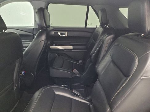 Used 2021 Ford Explorer XLT w/ Equipment Group 202A RWD image 18