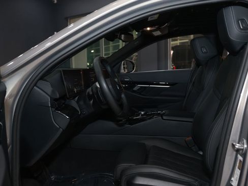 Used 2024 BMW 530i image 10