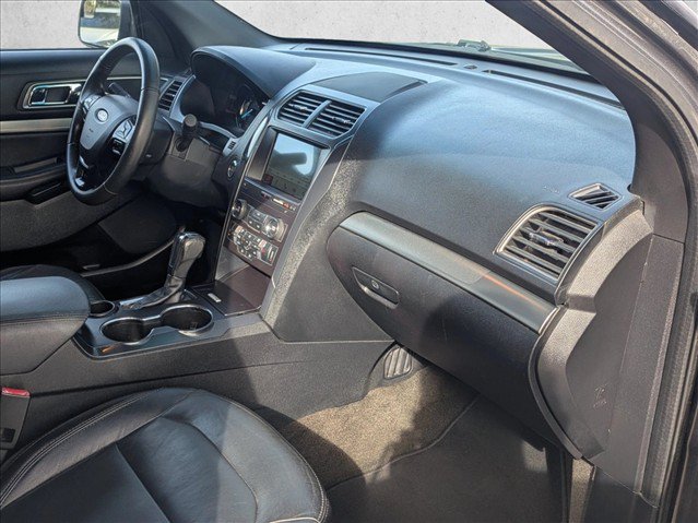 Used 2018 Ford Explorer XLT w/ Equipment Group 202A FWD image 18